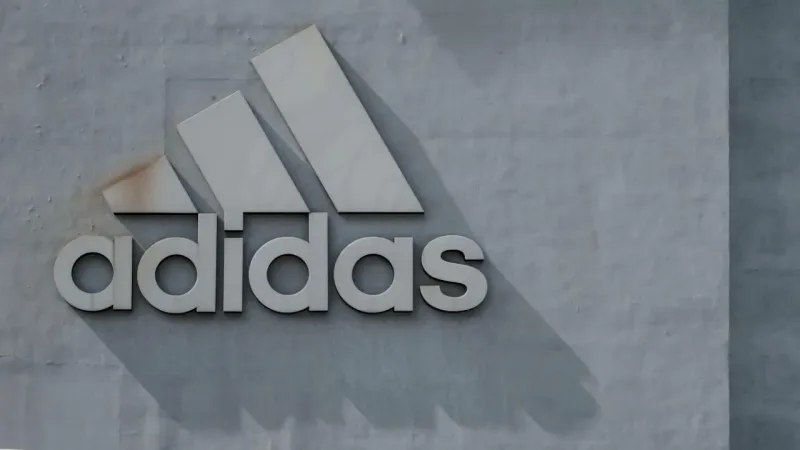 Adidas açıkladı: 544 bin kişinin verileri çalındı