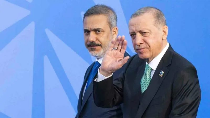 Akit yazarından Erdoğan sonrası yorumu: Hakan Fidan, daha yüksek makamlar verildiğinde işinin hakkını verebilecek duruşa sahiptir
