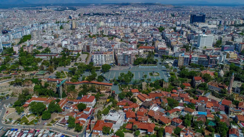 Antalya'da her 6 evden 1’i yabancıya satıldı