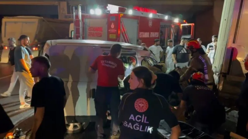 Bayrampaşa’da Alkollü Sürücü Kamyonete Çarptı: Çok Sayıda Yaralı Var