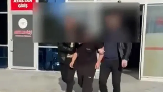 Kur'an ve Bayrak Yakan Adam Tutuklandı! Canlı Yayın Skandalı!