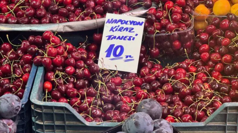 CHP'li isim paylaştı: Kirazın tanesi 10 TL!