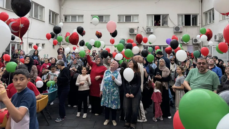 Denizli'de ender görülen genetik hastalıkla mücadele eden çocuk için gökyüzüne balon bırakıldı