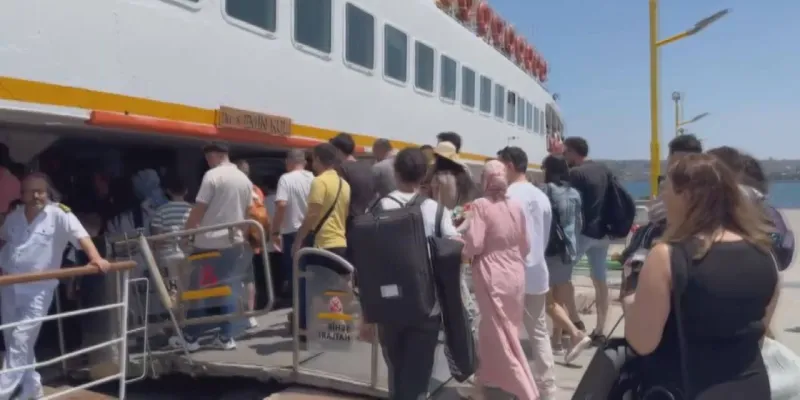 İstanbul'da Bayram Coşkusu: Vapurlar Neden Tıklım Tıklım?