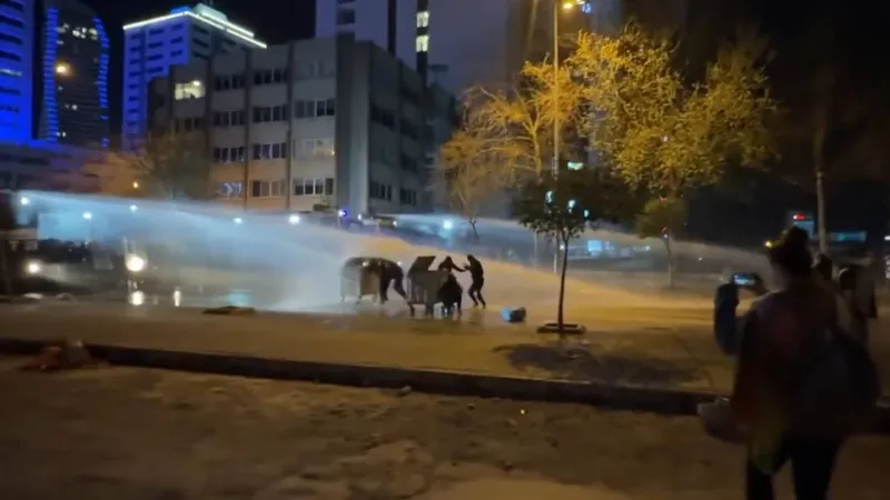 İzmir Barosu raporu: İmamoğlu için yapılan protestolarda İzmir'de 23 çocuk gözaltına alındı, şiddete maruz kaldı