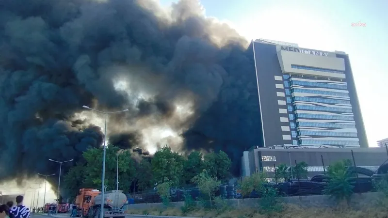 İzmir'de Korkunç Yangın! Hastaneler Tahliye Ediliyor!