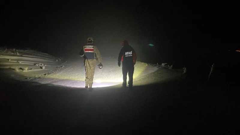 Ağrı'da Kar Esareti! 2 Kişi Donmaktan Son Anda Kurtarıldı!