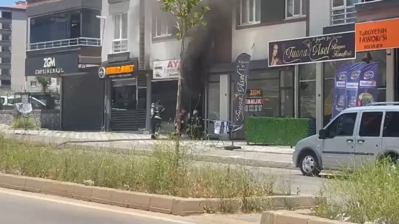 Marangoz dükkanında çıkan yangın yürekleri ağza getirdi