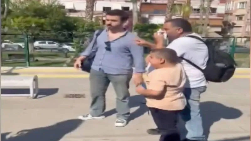 Marmaray'da Şok! Babanın Burnunu Kırdı, Serbest Kaldı!