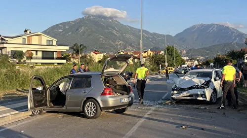 Muğla'da otomobiller çarpıştı: Ölü ve yaralılar var