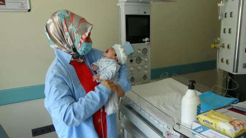 Dev Tümörle Doğan Bebek Mucize Kurtuluş!