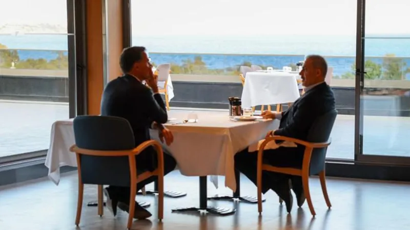Fidan ve Rutte Antalya'da Buluştu! NATO'da Kritik Zirve Öncesi Sürpriz Görüşme