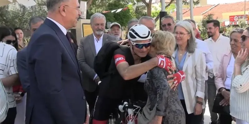 İmamoğlu'na Mektup Yağmuru! Bisikletli Kurye Silivri'ye Pedal Çeviriyor
