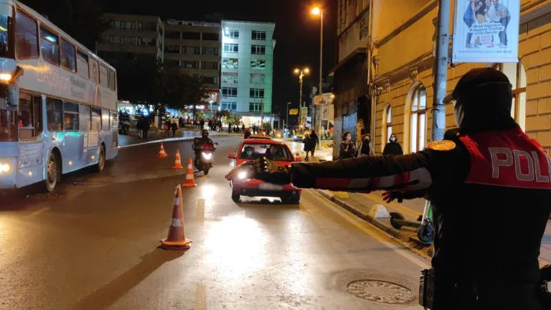 İstanbul'da Şok Baskın! 982 Gözaltı: Neler Oluyor?