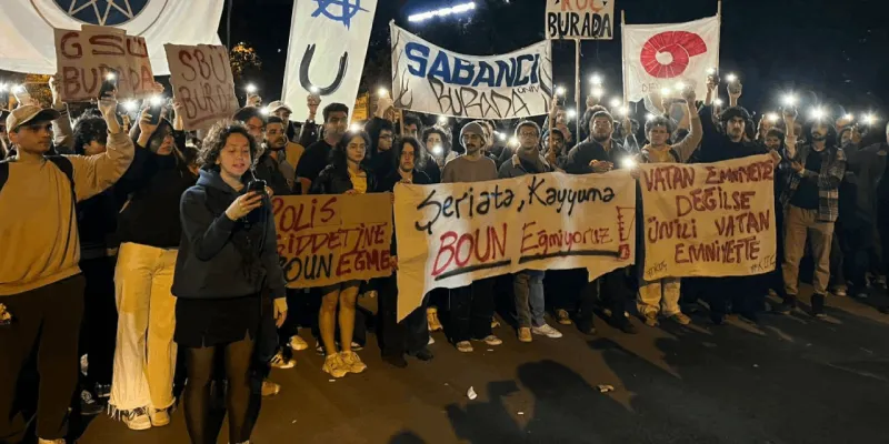 Boğaziçi'nde Neler Oluyor? Öğrencilerden Gözaltı Protestosu!