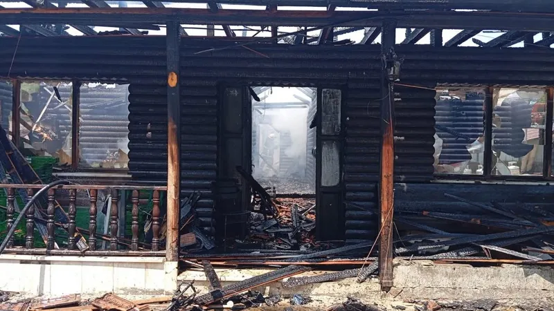 Sinop'ta kereste fabrikasında yangın: Yemekhane küle döndü