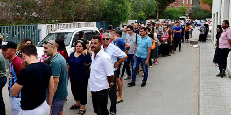 3 Bin TL'lik Ürünler Bedava! Halk Akın Etti, Ortalık Karıştı!