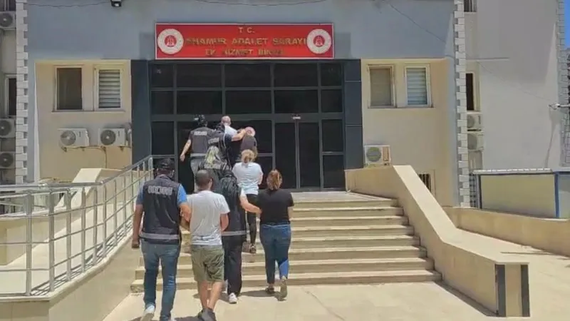 Mersin'de Tefecilere Şok Baskın! 100 Milyonluk Vurgun Çökertildi!