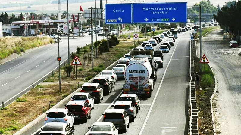 Bayram Bitti, İstanbul'a Dönüş Çilesi Başladı! Tekirdağ'da Trafik Felç!