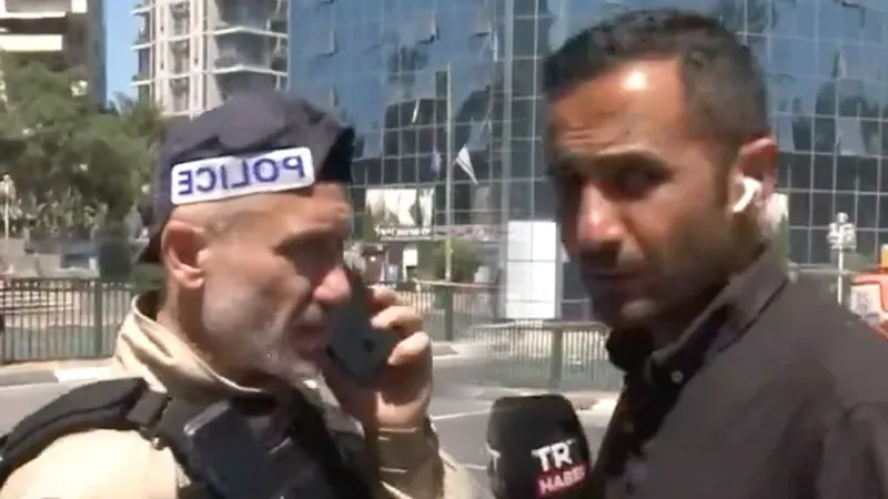 TRT Haber ekibine İsrail polisinden canlı yayında engel