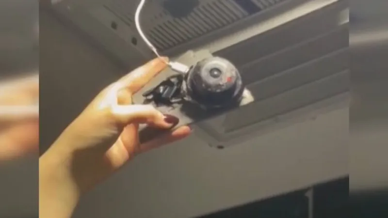 Tuvalete kurduğu gizli düzenek ile kadınları bu şekilde izlemiş!