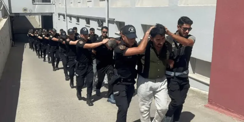 Adana'da Uyuşturucu TIR'ı Operasyonu: Şebeke Çökertildi! Şok Detaylar!